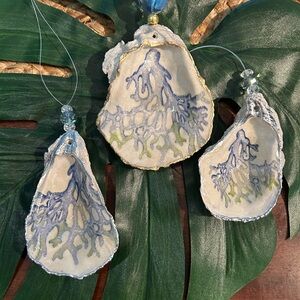 Oyster shell ornaments set of 3 coral